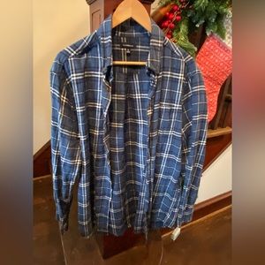 Medium Croft & Barrow blue flannel button down